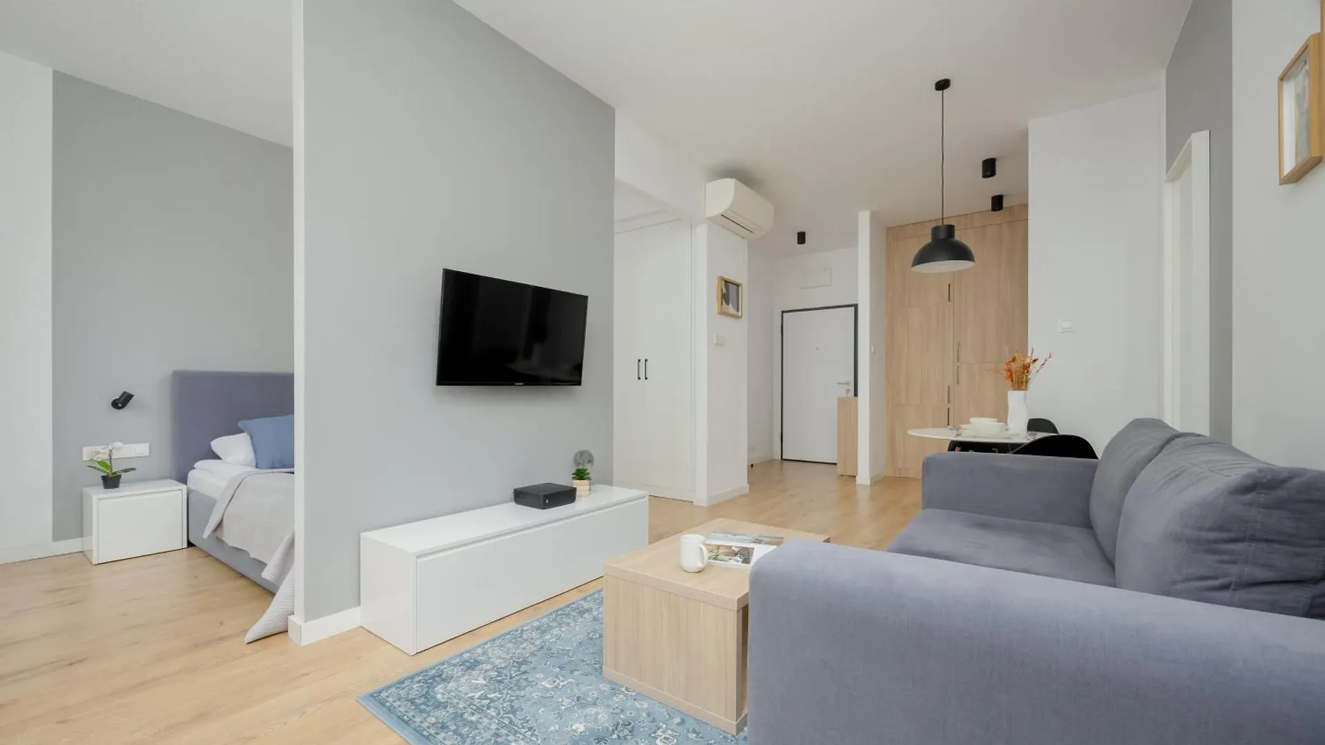 Wola Pet-Friendly Apartments With Ac Slawinska By Noclegi Renters Варшава